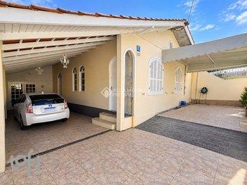 house em Rua Alfredo Hermenegildo da Rosa, Fazenda Santo Antonio - São José - SC
