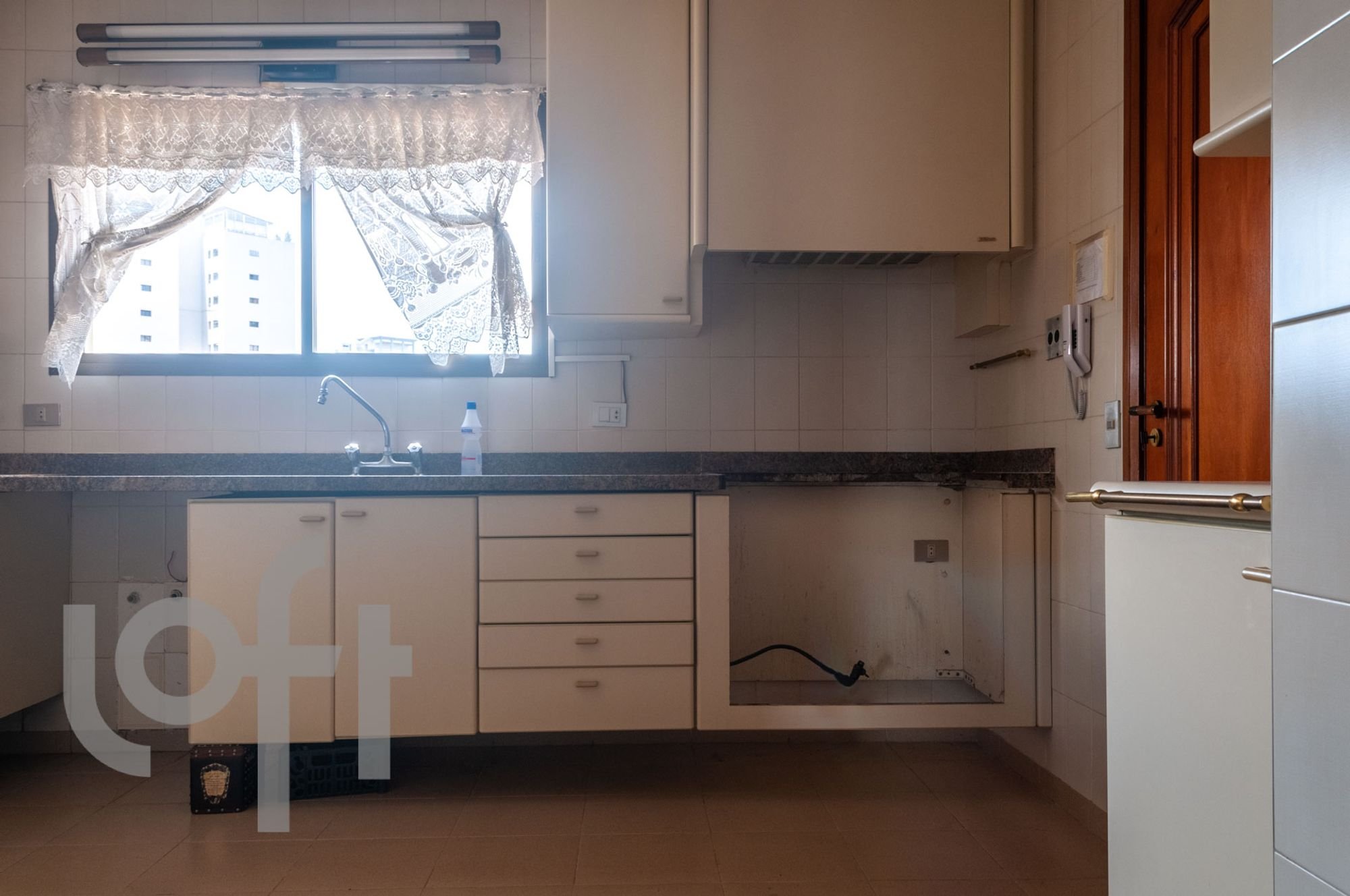 Apartamento para Venda por R$2.200.000,00 com 220m², 3 dormitórios e 3 vagas - Campo belo, São paulo / SP