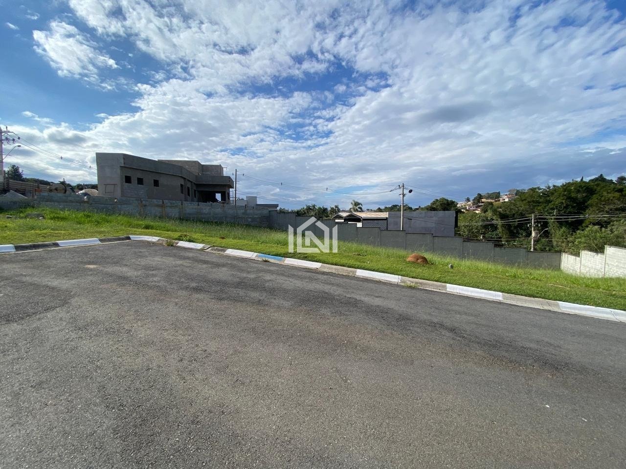 terreno plano a venda no condominio vila rica frente