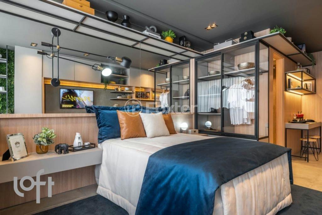 quarto-moderno-com-cama-de-casal-e-closet