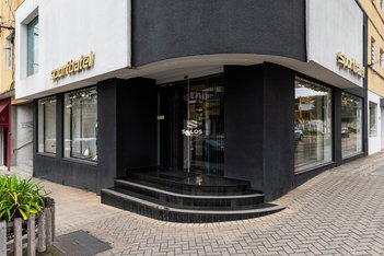 business em Alameda Doutor Carlos de Carvalho, Batel - Curitiba - PR
