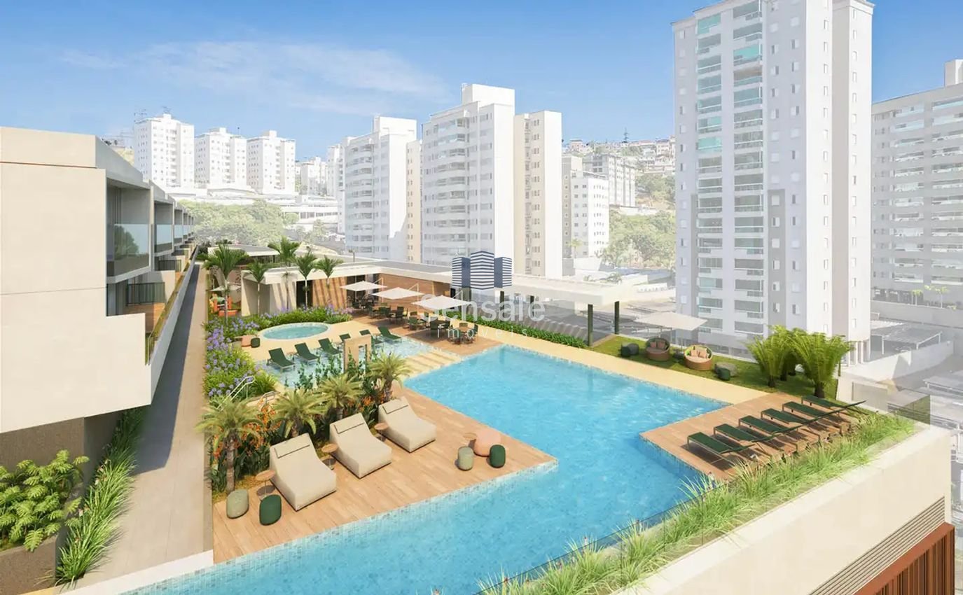 Piscina com deck molhado