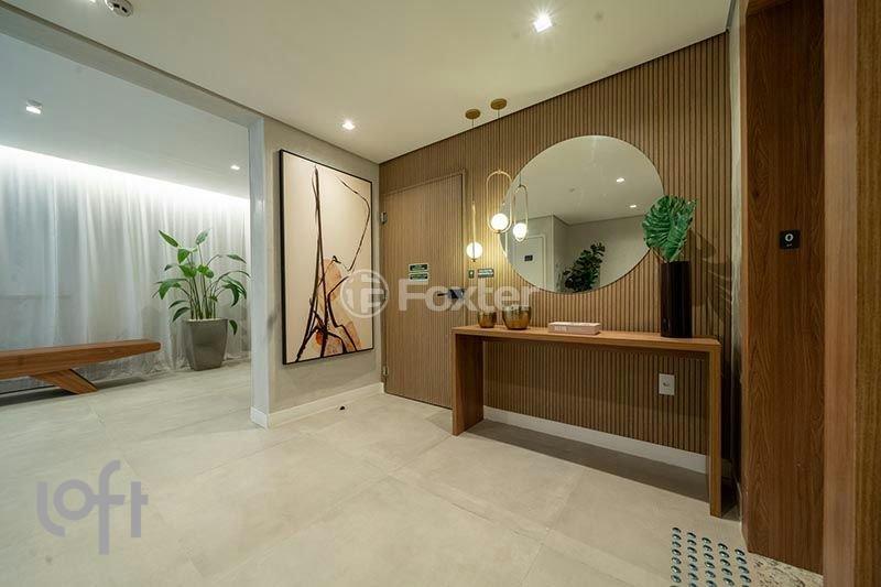 hall-de-entrada-moderno-com-espelho-e-mesa