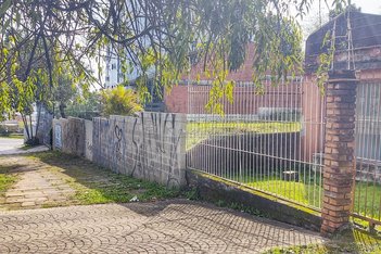 land_lot em Avenida Teixeira Mendes, Três Figueiras - Porto Alegre - RS