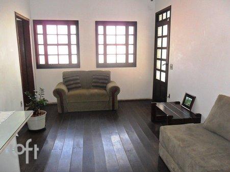 Rua Barão de Aiuruoca - facade01.jpg