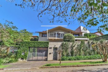 house em Rua Felipe Becker, Três Figueiras - Porto Alegre - RS