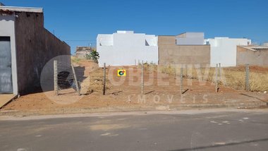 land_lot em Rua Roberto Leong Lik, Laranjeiras - Uberlândia - MG