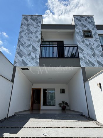 house em Rua Guaratinguetá, Iririú - Joinville - SC