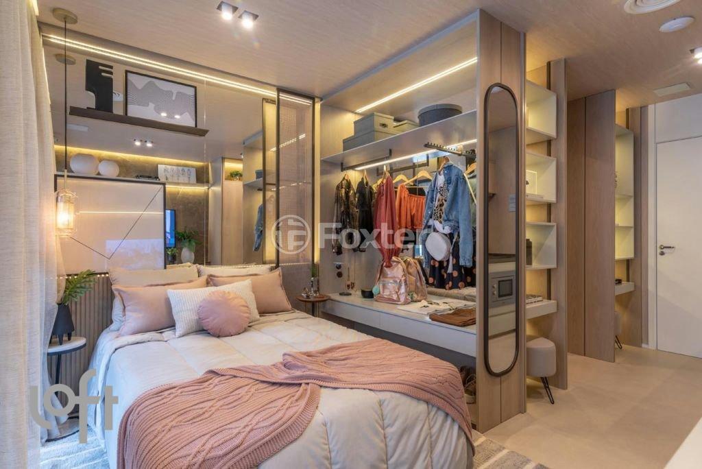 quarto-com-closet-e-cama-de-casal.jpeg