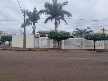 house em Rua Enfermeira Maria Lucília Monti Magalhães, Jardim Pioneiros - Londrina - PR