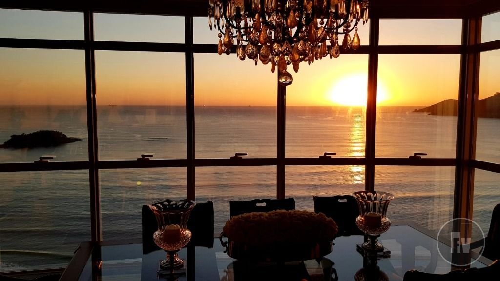 316m², com 4 suítes e a Exclusividade 1 por Andar. A suíte master com Hidromassagem