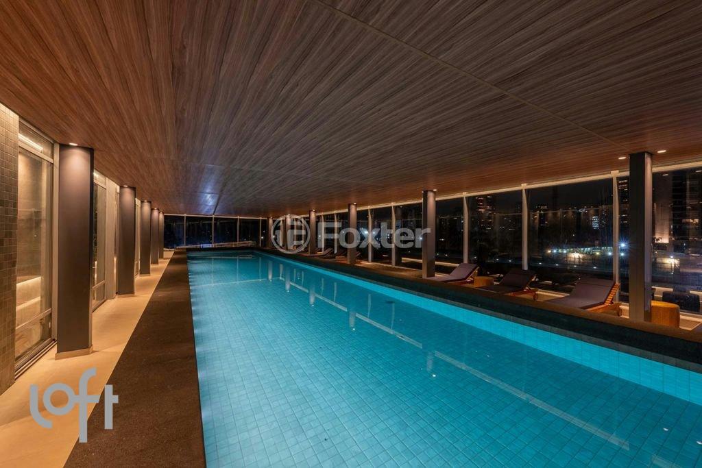 piscina-interna-com-vista-panoramica