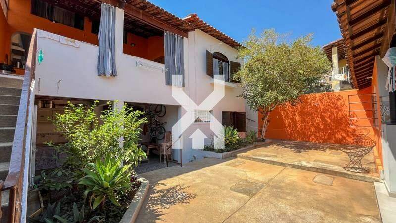 Casa com 4 quartos — Ouro Preto, Belo Horizonte