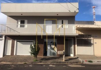house em Avenida Ortízio Borges, Segismundo Pereira - Uberlândia - MG