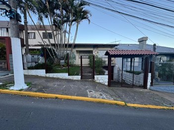 house em Rua Doutor Luiz Bastos do Prado, Centro - Gravataí - RS