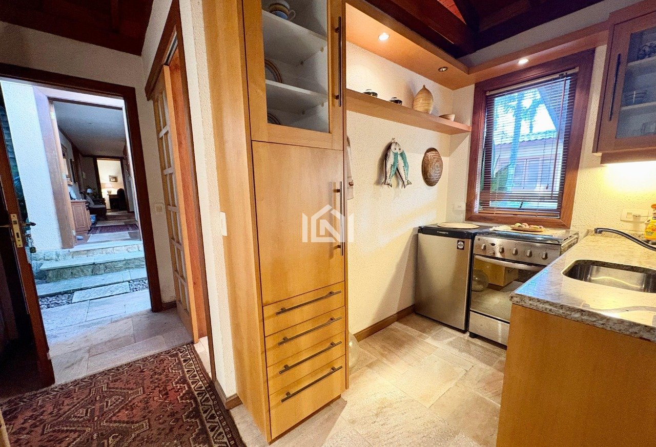 casa a venda no condominio sao fernando golf edicula cozinha