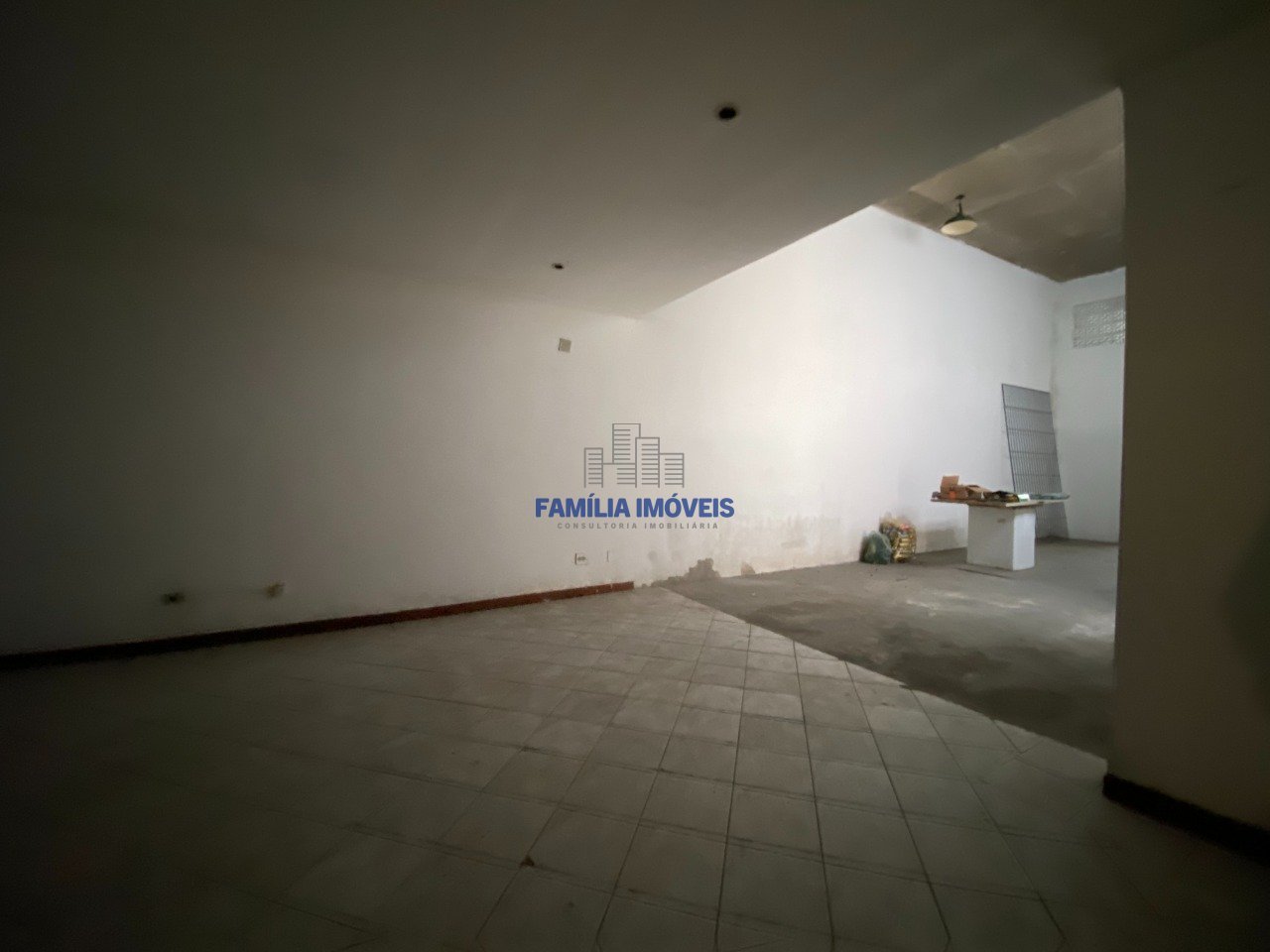 Alugar galpão Comercial com galpão 2 banheiros mais andar Paquetá em Santos SP