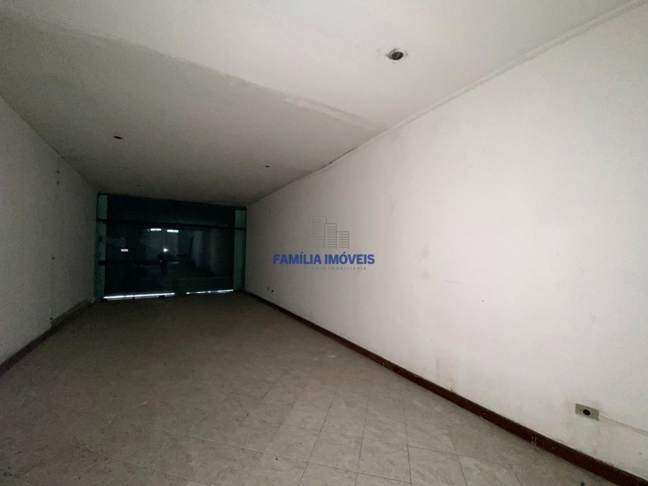 Alugar galpão Comercial com galpão 2 banheiros mais andar Paquetá em Santos SP