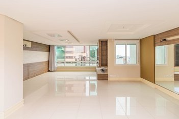 apartment em Avenida Luiz Manoel Gonzaga, Três Figueiras - Porto Alegre - RS