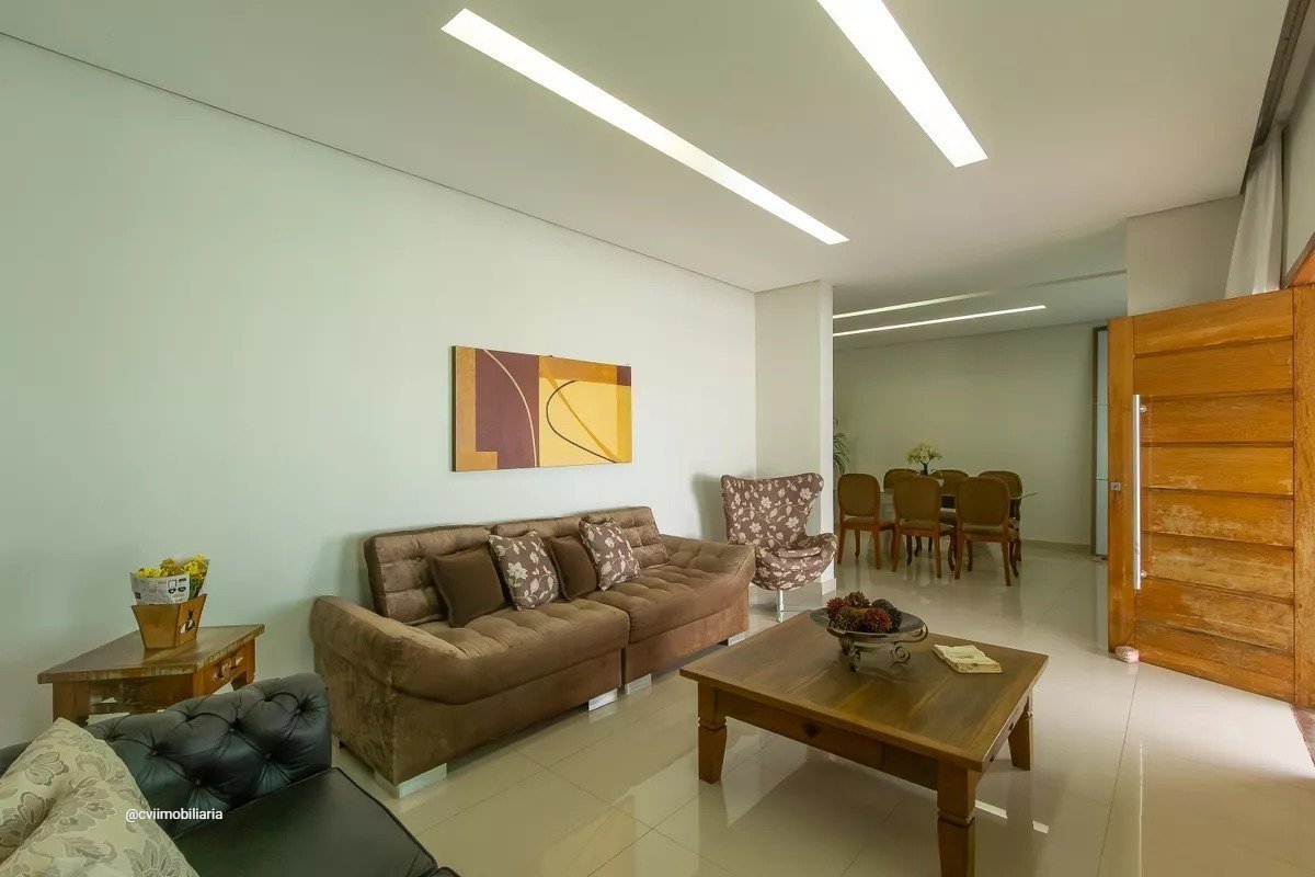 Casa com 3 quartos — Santa Amélia, Belo Horizonte