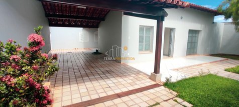 house em Rua Amazonas, Centro - Piumhi - MG