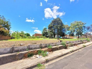 land_lot em Rua Pedro Figueira, Jardim Nossa Senhora das Graças (Rubião Junior) - Botucatu - SP