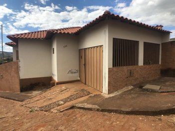 house em Rua Capitão Menezes, Nepomuceno - Nepomuceno - MG