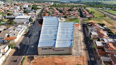 business em Rua Ari de Souza Neves, Shopping Park - Uberlândia - MG