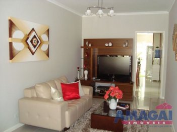 house em Avenida Monte Castelo, Parque Itamarati - Jacareí - SP