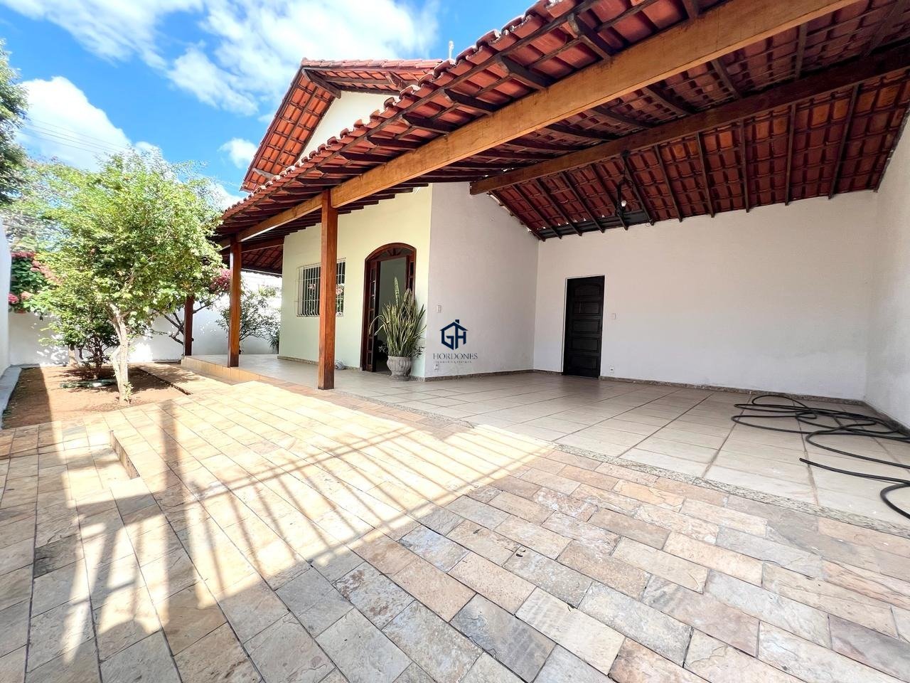 Casa com 3 quartos — Santa Amélia, Belo Horizonte