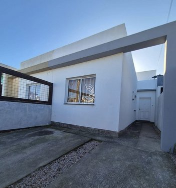 house em Rua Doutor Roger Castagno, Laranjal - Pelotas - RS