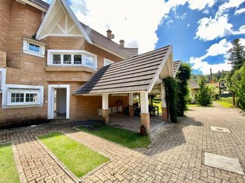 house em Rua Reinaldo Bertolucci, Planalto - Gramado - RS