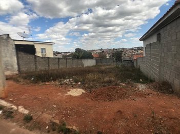 land_lot em Rua Vice-Prefeito Walter Mansur, Nepomuceno - Nepomuceno - MG