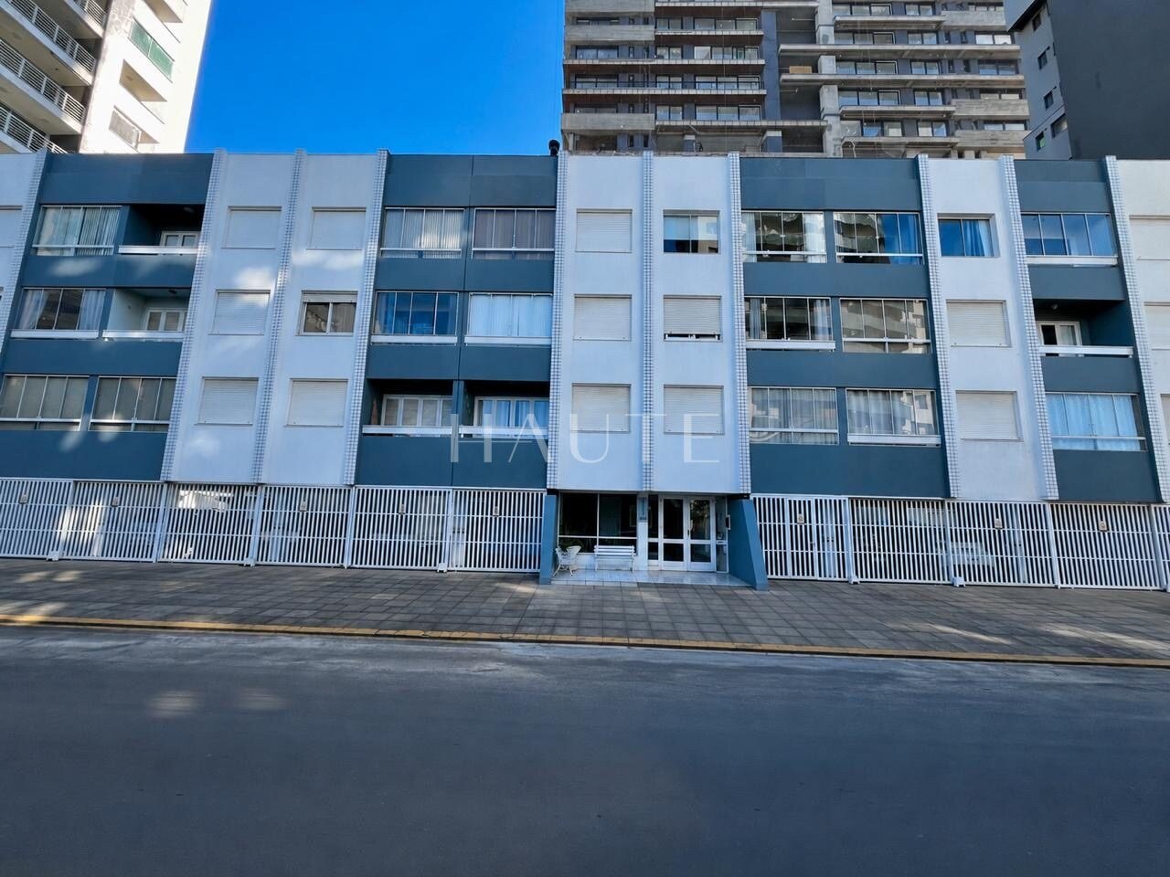 Apartamento 2 dormitórios com 1 vaga, no Ed. ana Capri