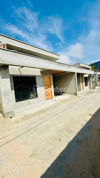 house em Rodovia João Gualberto Soares, São João do Rio Vermelho - Florianópolis - SC