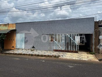 house em Rua Aurora Nogueira, Laranjeiras - Uberlândia - MG