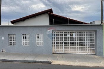 house em Rua Antônio Amando de Barros, Vila Cidade Jardim - Botucatu - SP