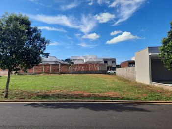 land_lot em Avenida Deputado Federal Mário Eugênio, Parque Residencial Damha - Araraquara - SP