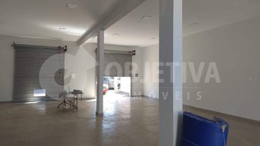 business em Avenida dos Ferreiras, Aclimação - Uberlândia - MG