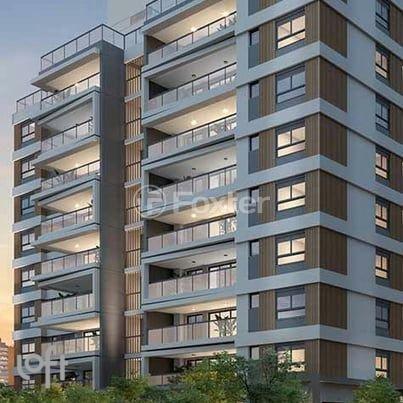 predio-moderno-com-fachada-de-vidro-e-metal