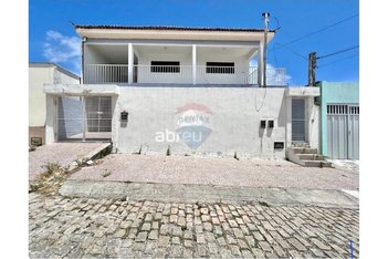 house em Rua Irmã Rosali Guimarães Wanderley, Candelária - Natal - RN