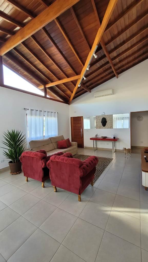 CASA T�RREA EM CONDOM�NIO FECHADO NUM TERRENO DE 1434,54M�