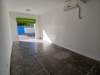 business em Rua Hermann Tribess, Tribess - Blumenau - SC