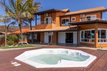 house em Lúcia Helena Schramm, Armação do Pântano do Sul - Florianópolis - SC
