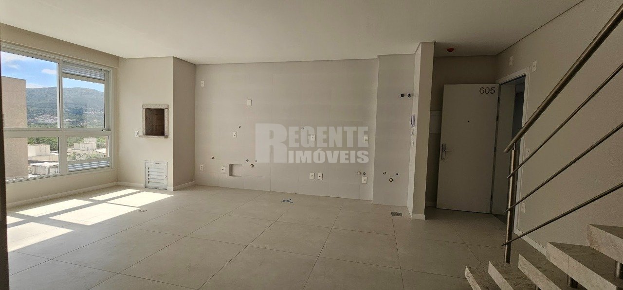 Cobertura Duplex Tres Dormitórios (1 Ste)
Duas Vagas de garagem (Carregamento  para carro elétrico)