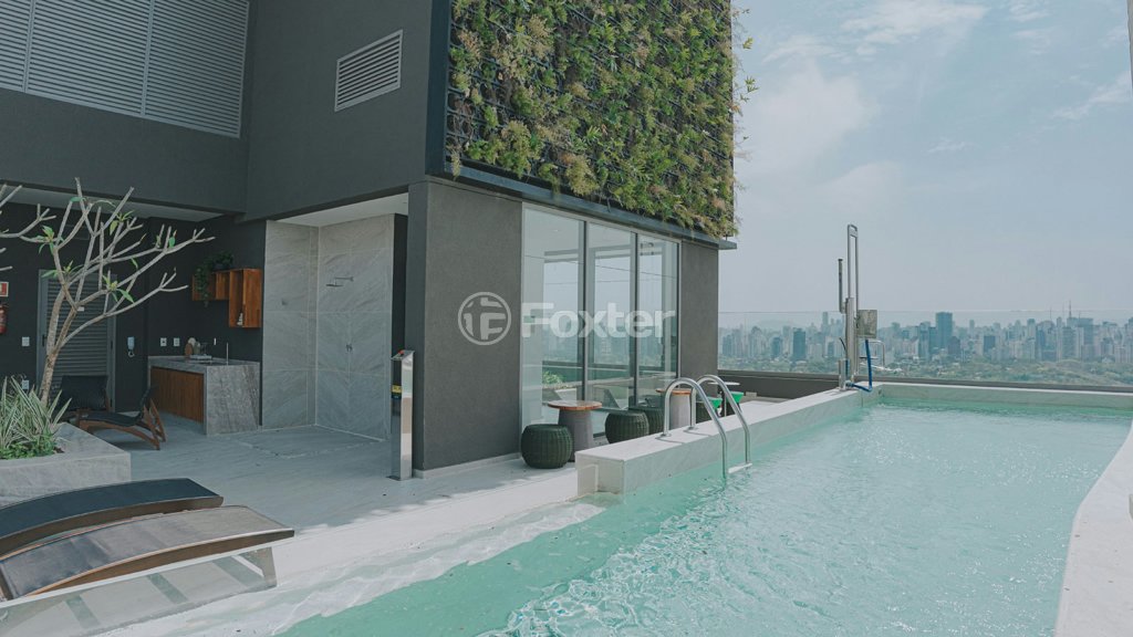 piscina-com-vista-panoramica-e-deck-de-madeira.jpeg