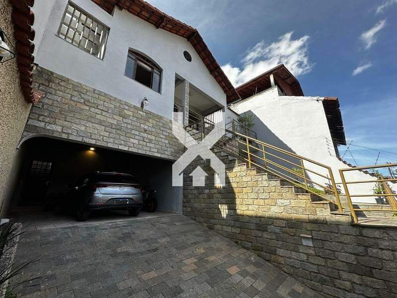 Casa com 5 quartos — Nova Granada, Belo Horizonte