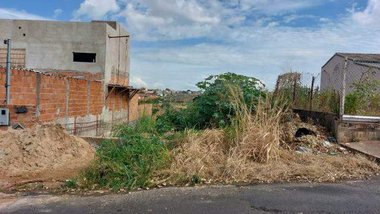 land_lot em Rua João Henrique Guimarães, Santa Rosa - Uberlândia - MG