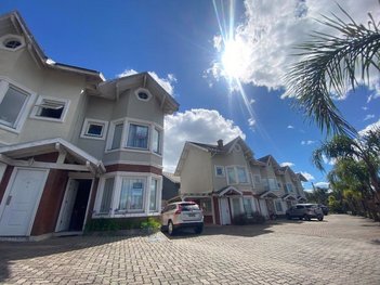 house em Rua Vinte e Oito, Parque das Hortências - Canela - RS
