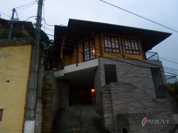 house em Pedras Brancas, Mosela - Petrópolis - RJ
